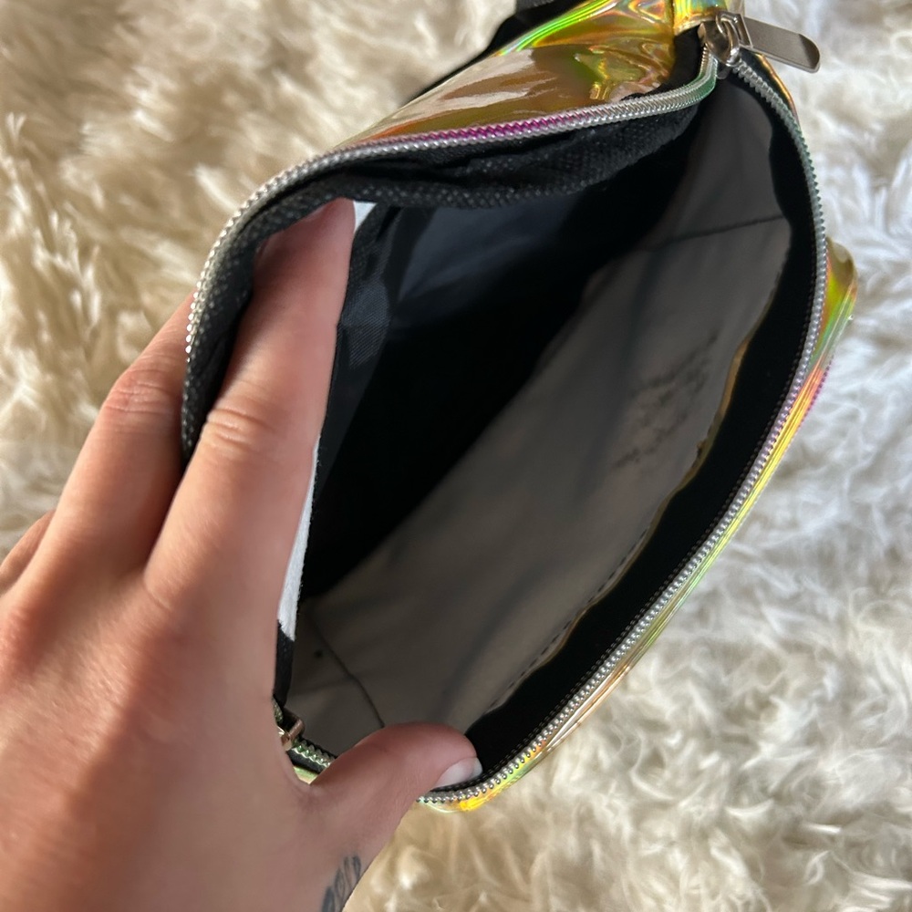 Metallic Adjustable Fanny Pack - Picture 4 of 7